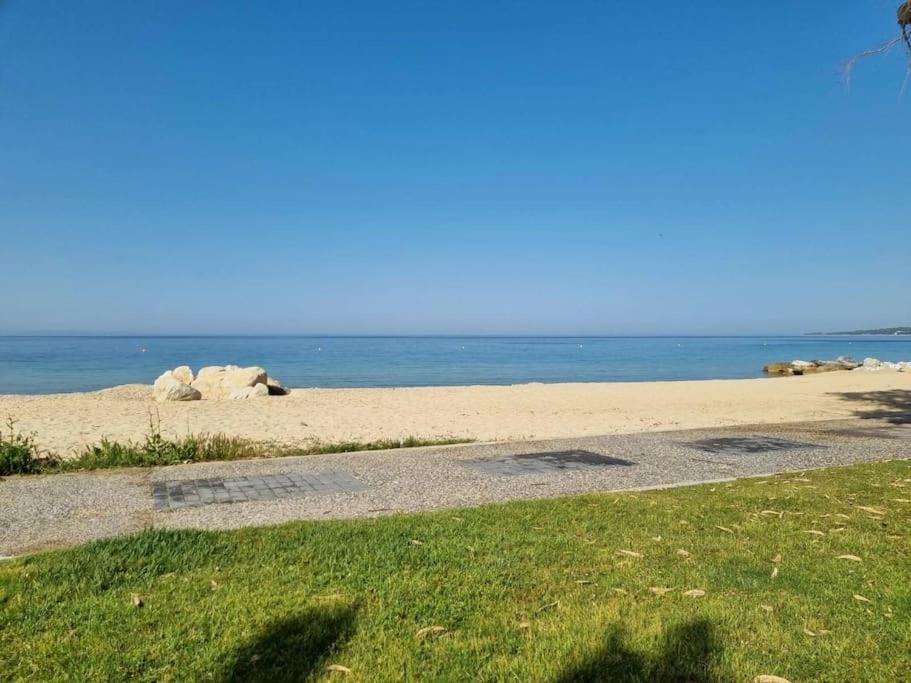 Our Home-Fully Renovated Apartments And Studios By The Sea Nikiti  Bagian luar foto