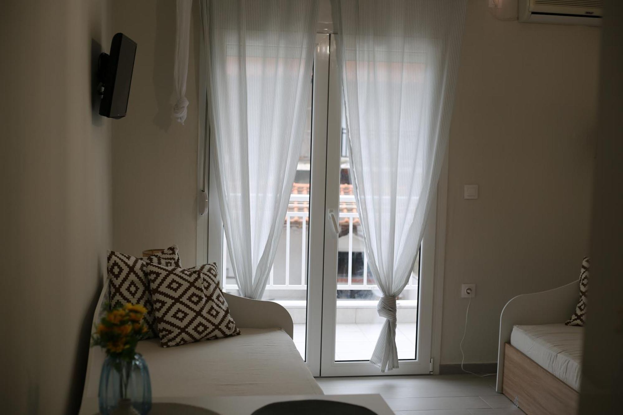 Our Home-Fully Renovated Apartments And Studios By The Sea Nikiti  Bagian luar foto